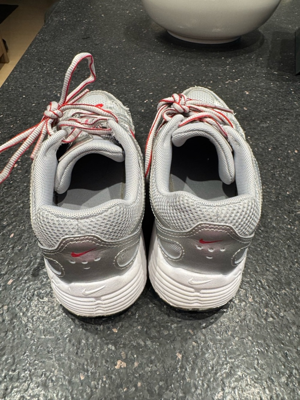 Nike P-6000 kids 4.5 silver Nike shoes - Picture 6 of 8